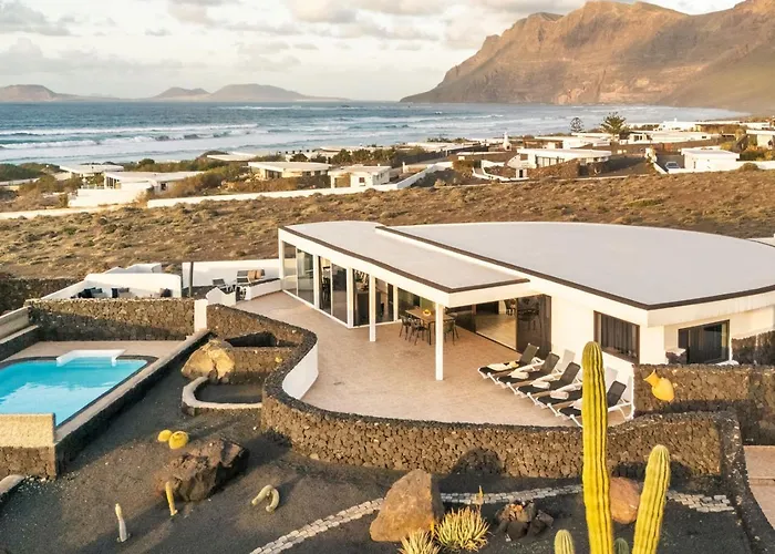 Canaryislandshost I Serena Famara