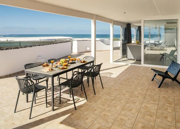 Canaryislandshost I Serena Willa Famara