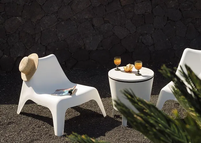 Canaryislandshost I Serena Willa Famara