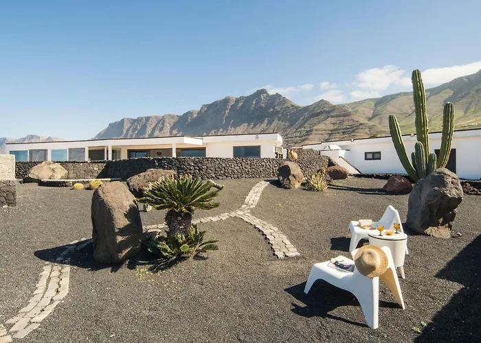 Willa Canaryislandshost I Serena Famara