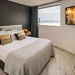 Canaryislandshost I Serena