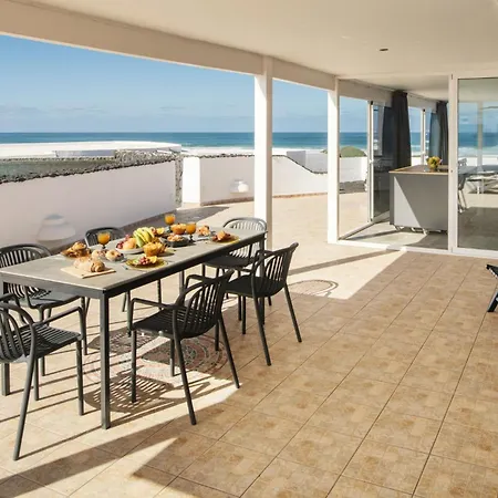 Canaryislandshost I Serena Villa Famara