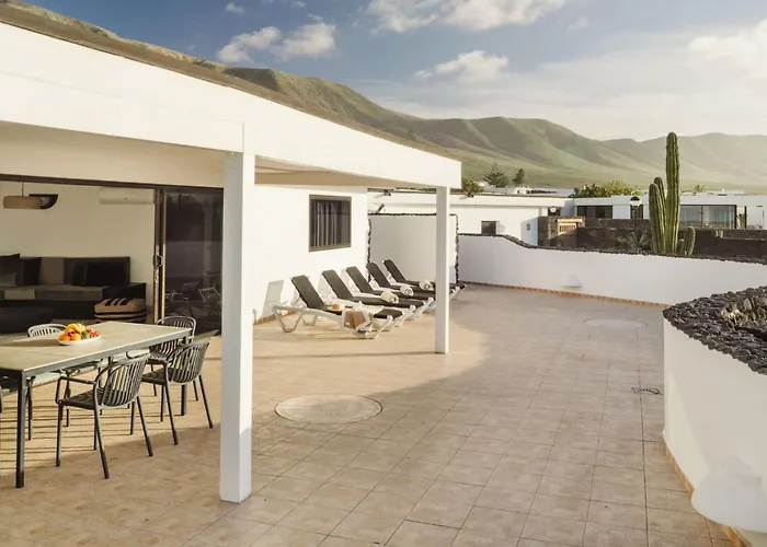Canaryislandshost I Serena Villa Famara